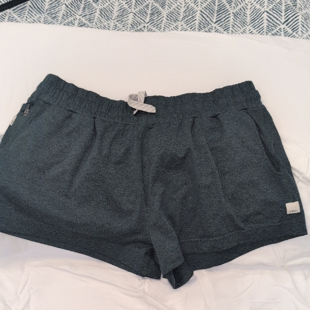Vuori Halo Dark Hunter Heather Green, Athletic Performance Shorts, SZ Med